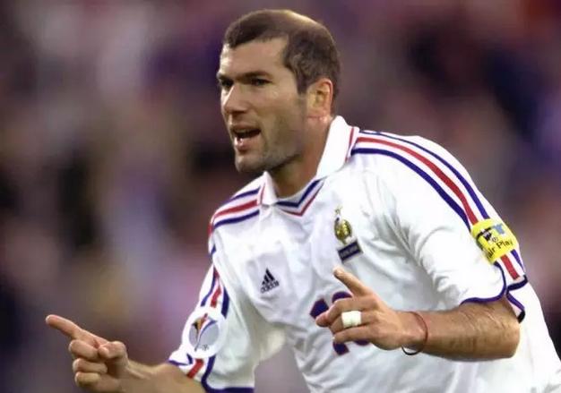 足球游戏最强阵型,实况足球8最强门将妖人