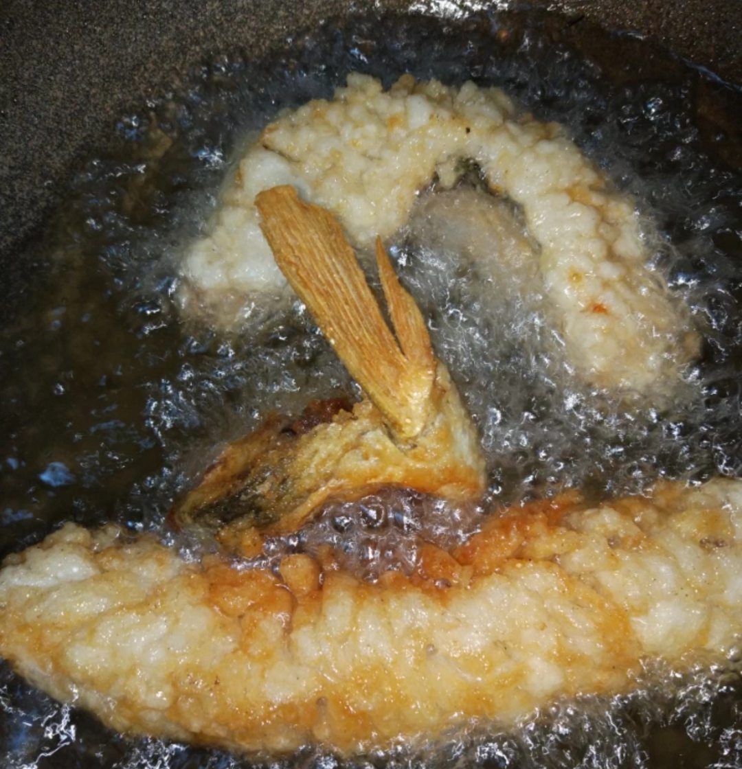 川味糖醋松鼠鱼,糖醋松鼠鱼的家常做法最简单好吃