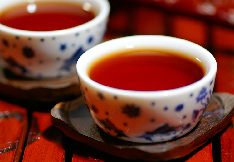 为什么喝了普洱茶会有饥饿感,为什么喝了普洱茶会上火