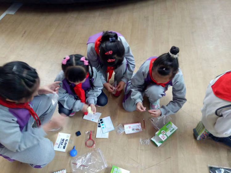 西宁市康南园山小学第二届“美艺相伴”艺术节之科技艺术体验活动