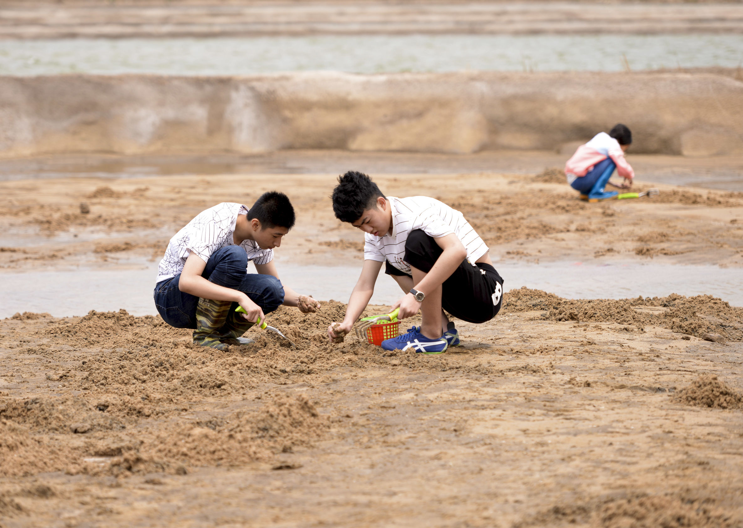 捕鱼捉到螃蟹,出海捕鱼和赶海哪里好玩