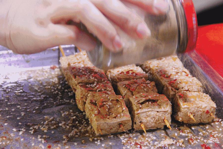 这家20年老店从一块钱的臭豆腐开始卖，如今赚了几套房