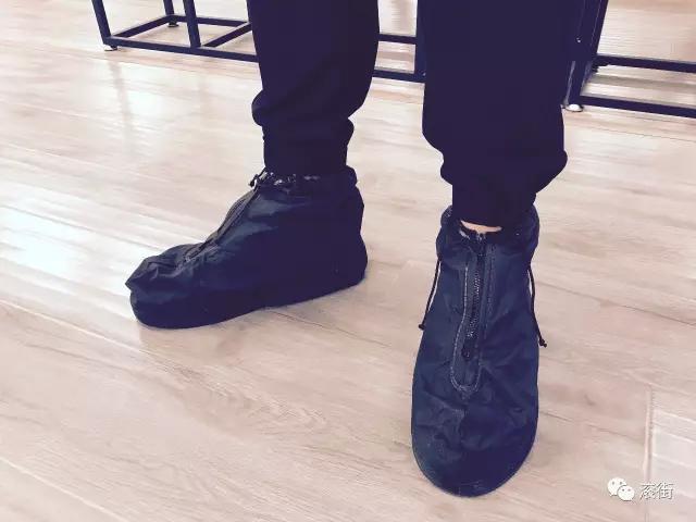 下雨穿什么雨鞋最方便,秋冬下雨天穿搭