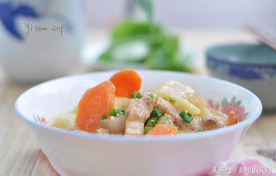 土豆还能这么吃！牛奶炖土豆做法推荐！