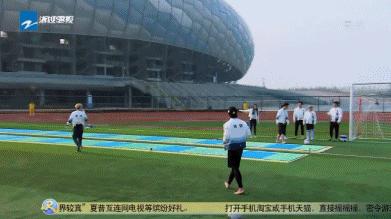 鹿晗冲着人群飞吻,鹿晗花式飞吻