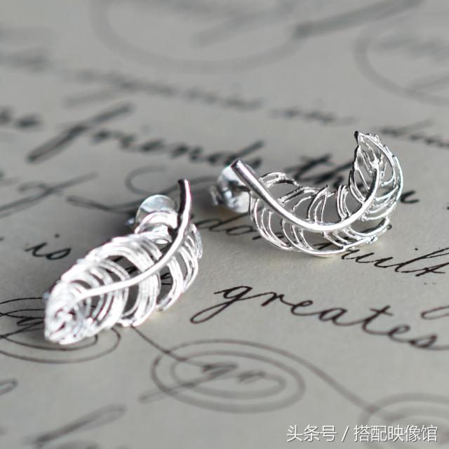 跟周冬雨学珠宝配饰搭配,周冬雨同款小众配饰