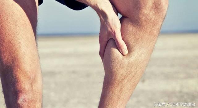 晚上睡觉腿脚抽筋是怎么回事,睡觉腿突然抽筋然后很痛