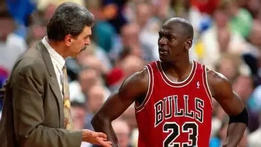 拉里·伯德之后美国白人球星几乎绝迹，乔丹一手遮天，征服所有黑人白人球迷