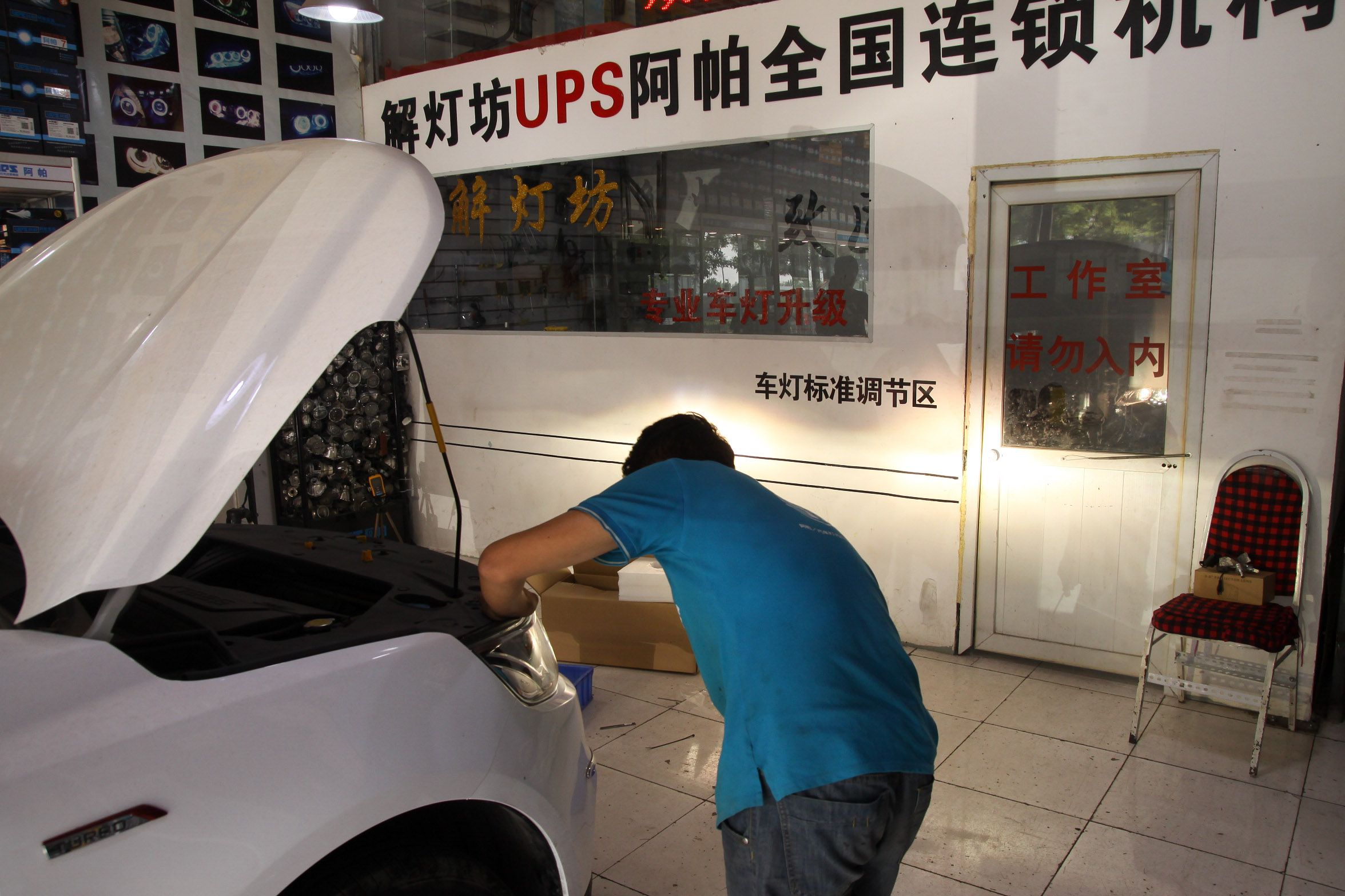 海拉5透镜如何更换氙气灯泡,北京车灯升级案例