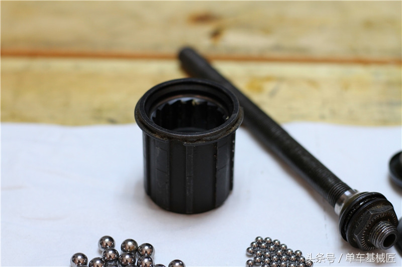 花鼓轴承拆卸技巧,拆滚珠花鼓需什么工具