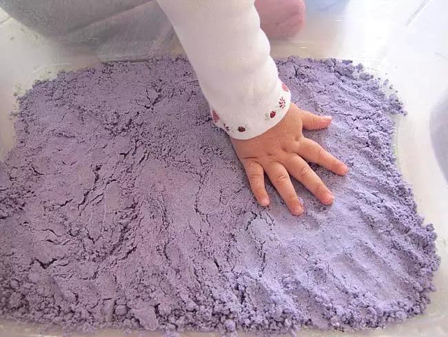 在商场花1000块钱办张卡玩太空沙，我在家花2块钱就搞定了！