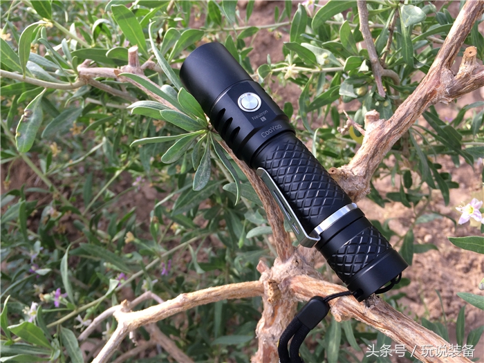 能给手机充电也能当支架,能给手机充电能连wifi的充电宝