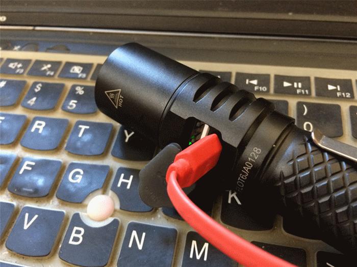 能给手机充电也能当支架,能给手机充电能连wifi的充电宝