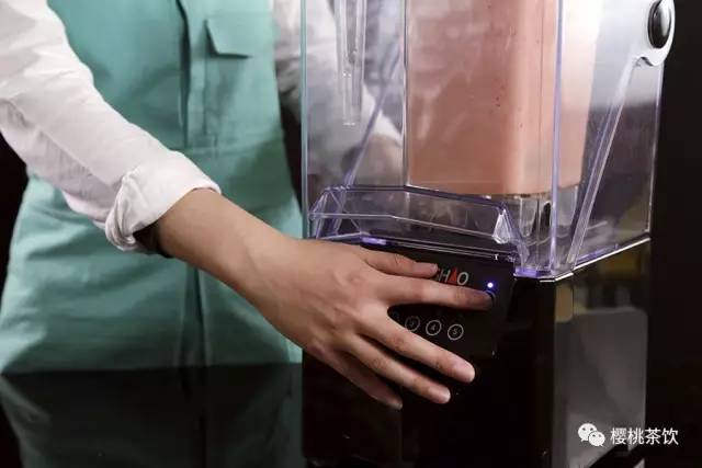 奶茶做法简单好喝红茶和牛奶,草莓牛奶麻薯奶茶