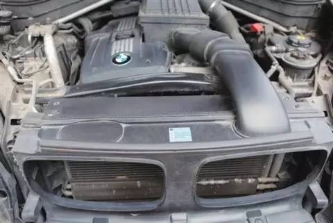 宝马5系水箱轻微漏水怎么解决,宝马5系水箱漏水是通病