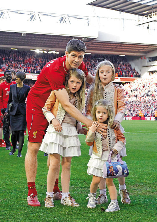 萌娃陪你过六一!足坛8大可爱宝贝:小七萌翻全场迷你罗子承父业