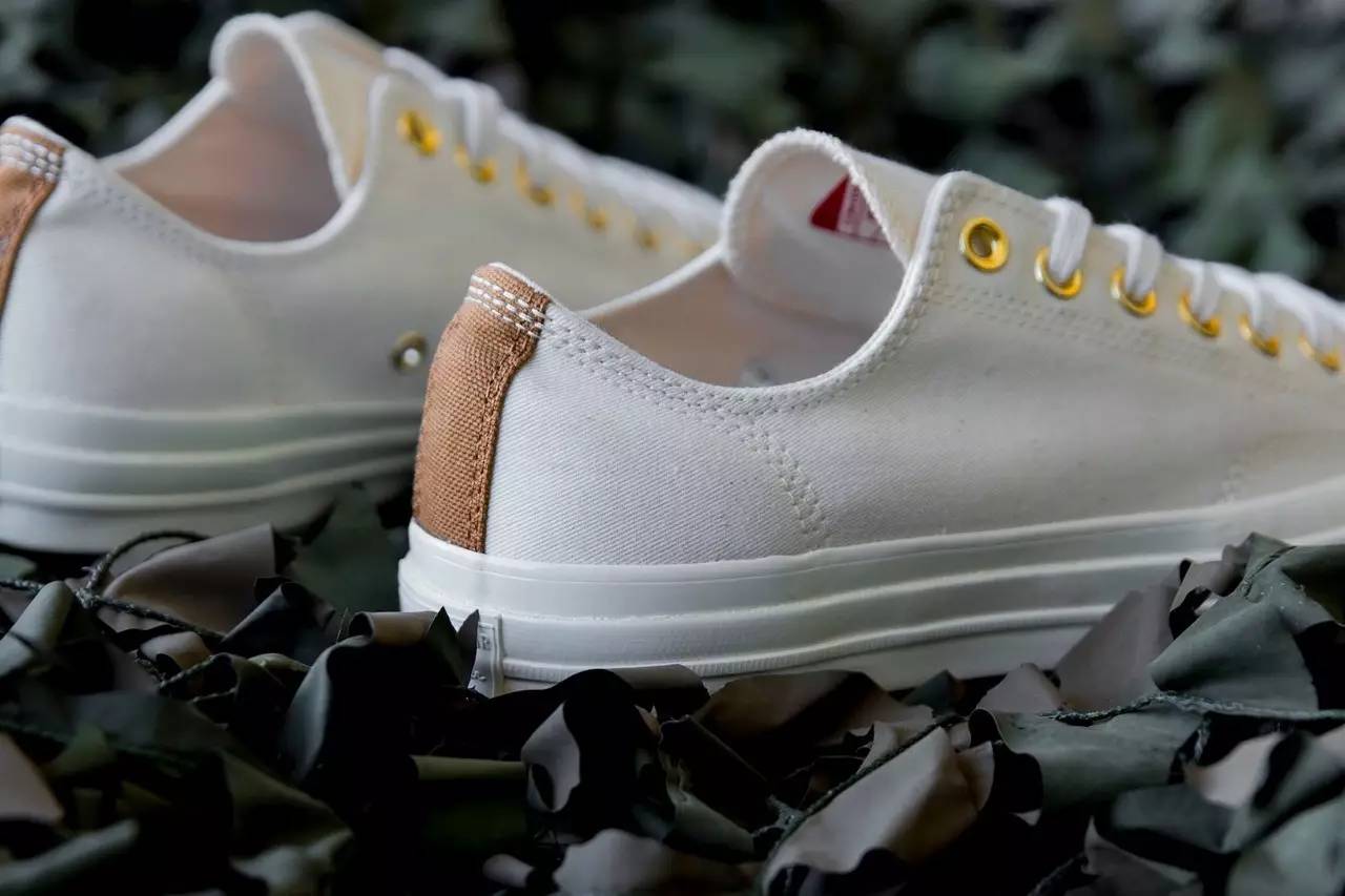 “看到这4双联名球鞋,就知道贫穷没有抛弃我”