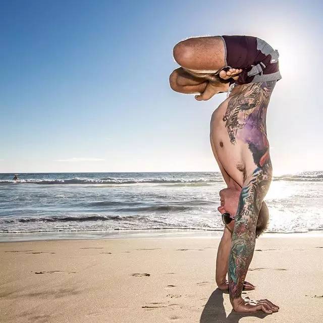 露腰露腿的季节到了瑜伽练起来,因为遇见你我遇见了更好的自己