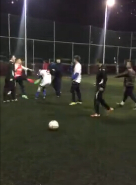 武汉足球俱乐部打人事件,中国业余足球打架斗殴视频集锦