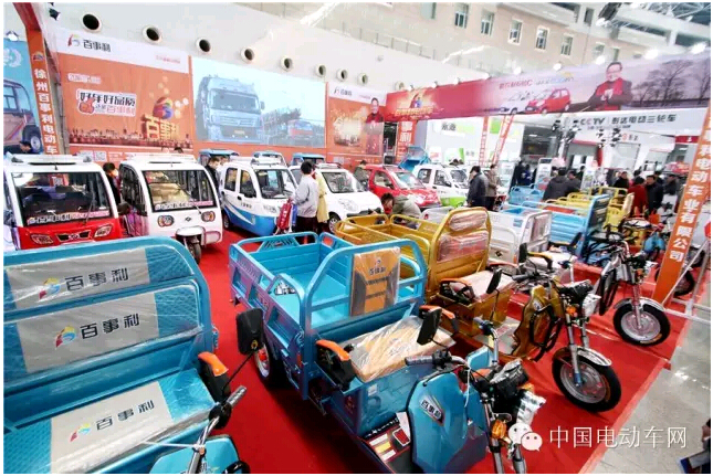 广角镜头——猛戳链接就能换个姿势看徐州展会！