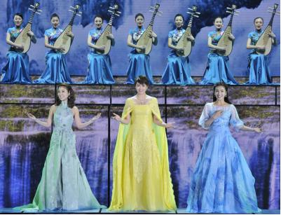 百合*法大**好!娱乐圈闺蜜能做到这样的没几对了!