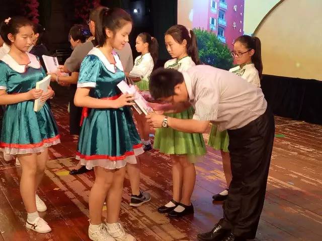 耀华小学杨国平,杨国平校长