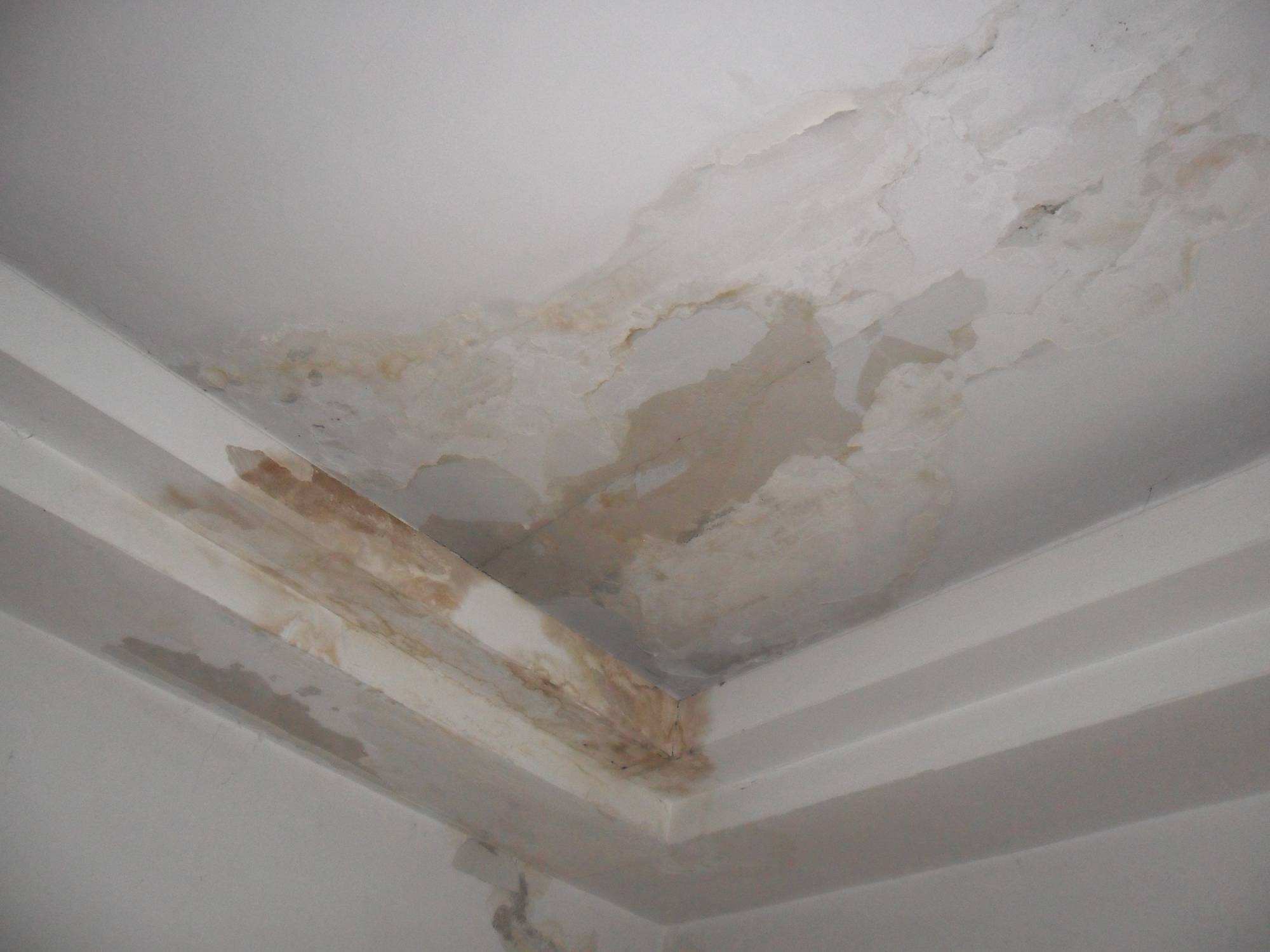 房顶漏水最好的处理方法,房顶漏水找不漏水地方