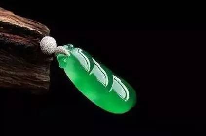 翡翠葫芦挂件的寓意和象征,翡翠宝宝佛挂件寓意