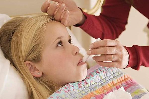 孩子发烧了怎么办,孩子发烧要不要盖被子