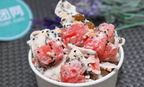 8个不同颜色的冰淇淋,西安创意冰淇淋推荐