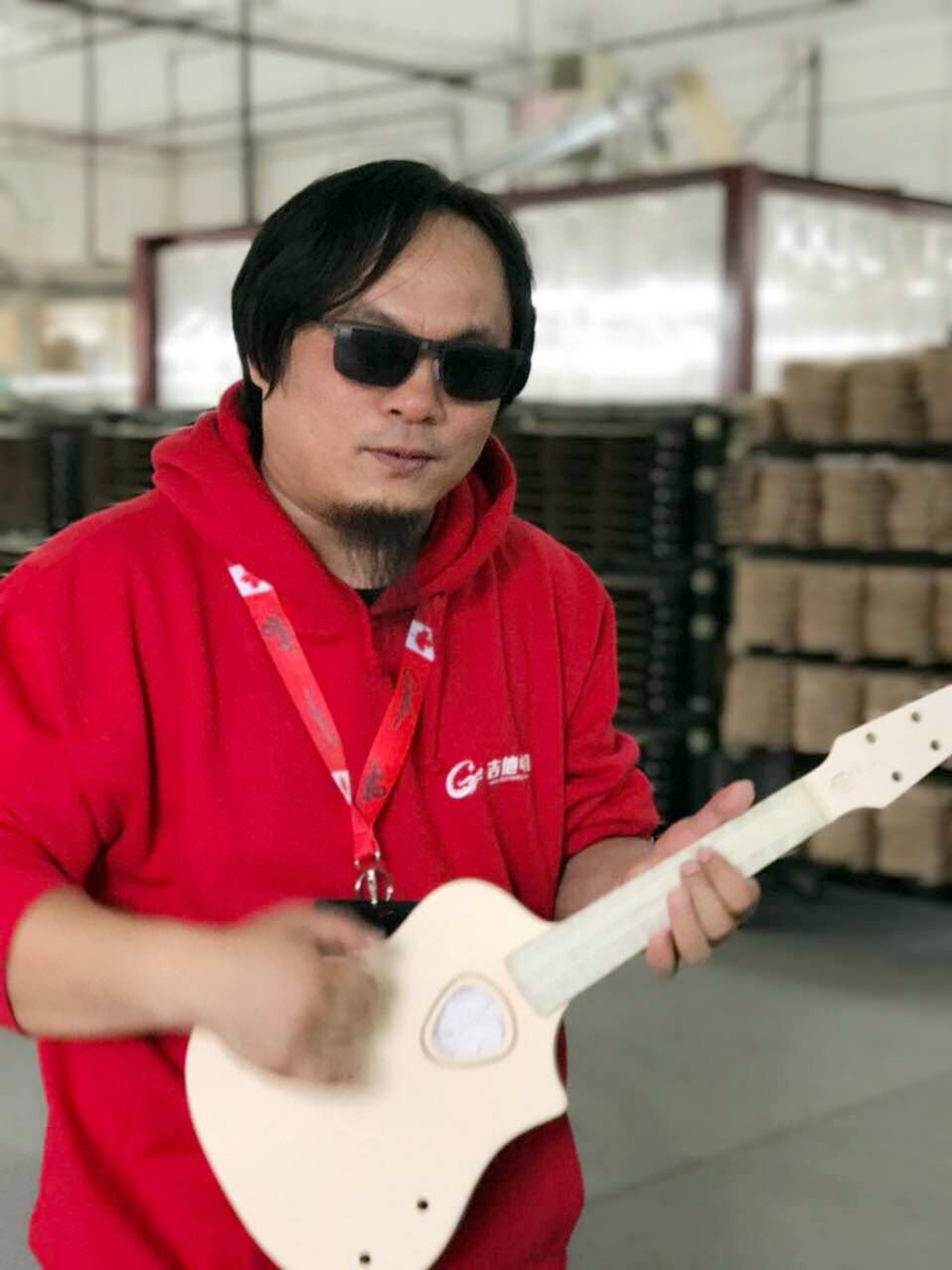 极速快报:弘力乐器2017加拿大Godin吉他工厂参观第一天