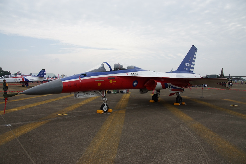 我国第一架战机是谁设计的,我国自行研制的第三代战斗机是