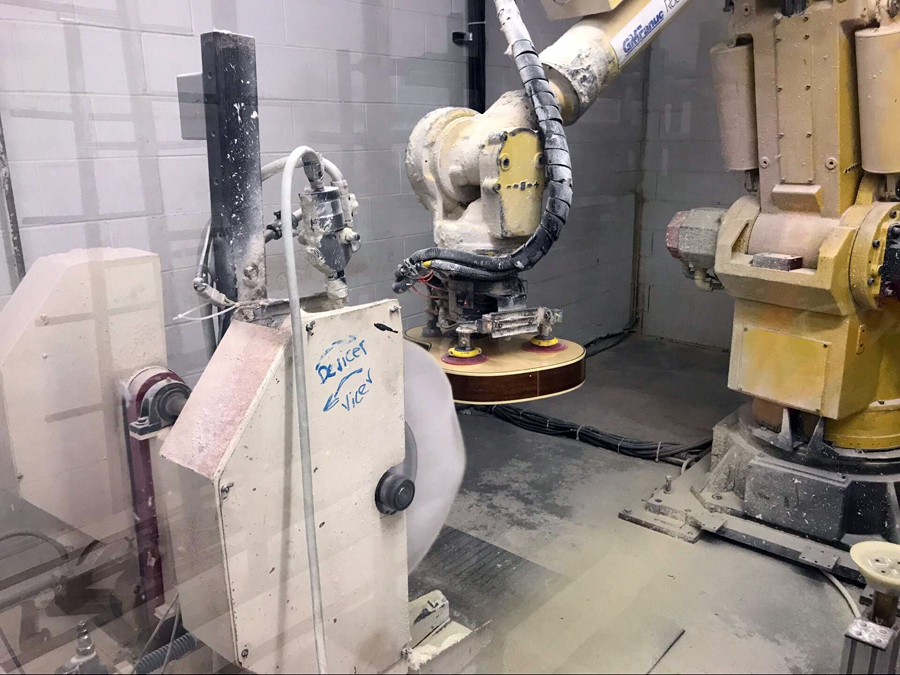 极速快报:弘力乐器2017加拿大Godin吉他工厂参观第一天