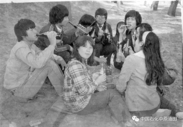 油田老照片,曾经有上万人居住的地方