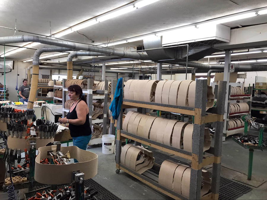 极速快报:弘力乐器2017加拿大Godin吉他工厂参观第一天