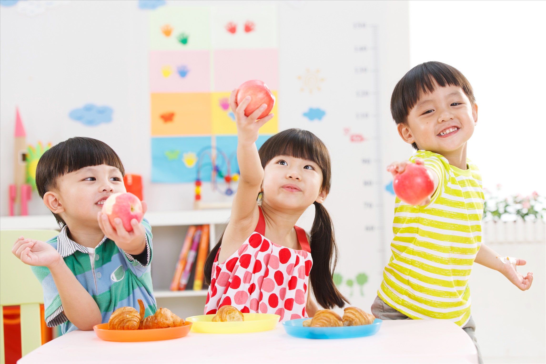 孩子在幼儿园里被老师冷落孤立,感觉孩子在幼儿园受老师冷落