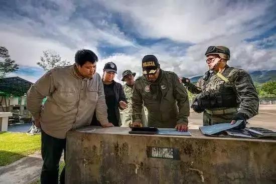 没看先给六颗星，中国人不敢干的事这对情侣全干了