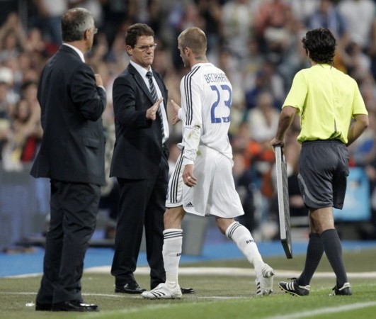 足球最美时刻视频,贝影在足球场上