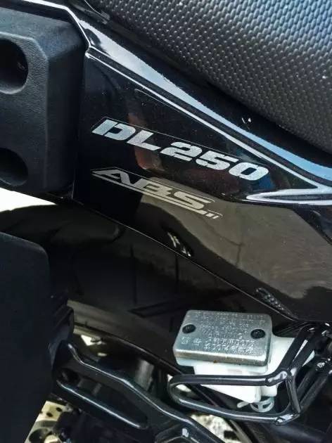 最新豪爵铃木dl250评测视频,18年的豪爵铃木dl250值得买吗