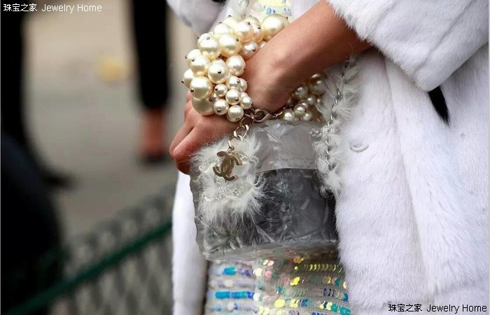 宽手镯适合什么手型戴,宽版手镯怎么戴不变形