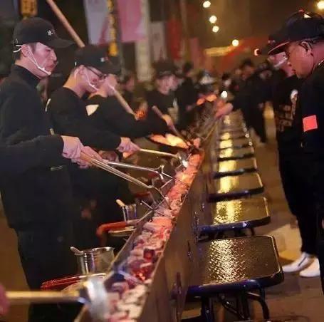 挑战一年开300家烧烤店,冰城串吧烧烤