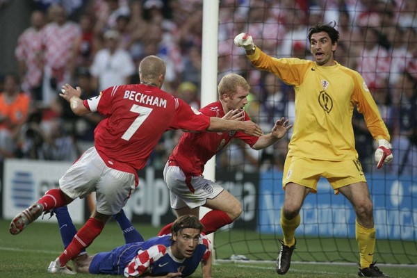 足球最美时刻视频,贝影在足球场上