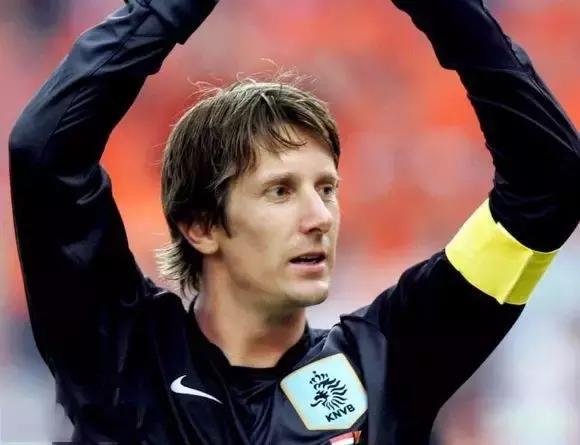 天下足球台词经典语录,天下足球2011十大感动瞬间