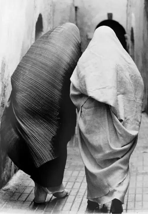 三宅一生的解构主义设计风格,三宅一生著名设计