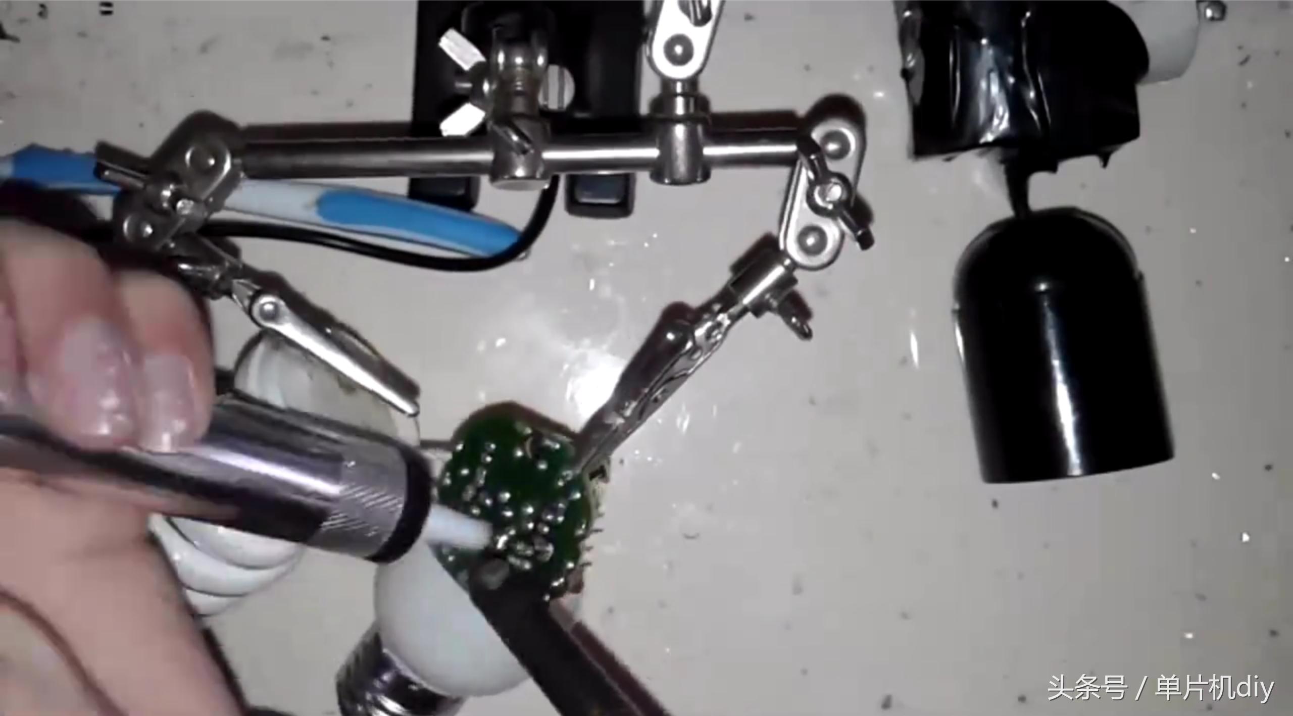 家用节能灯坏了怎么修复,家里的灯管坏了怎么维修