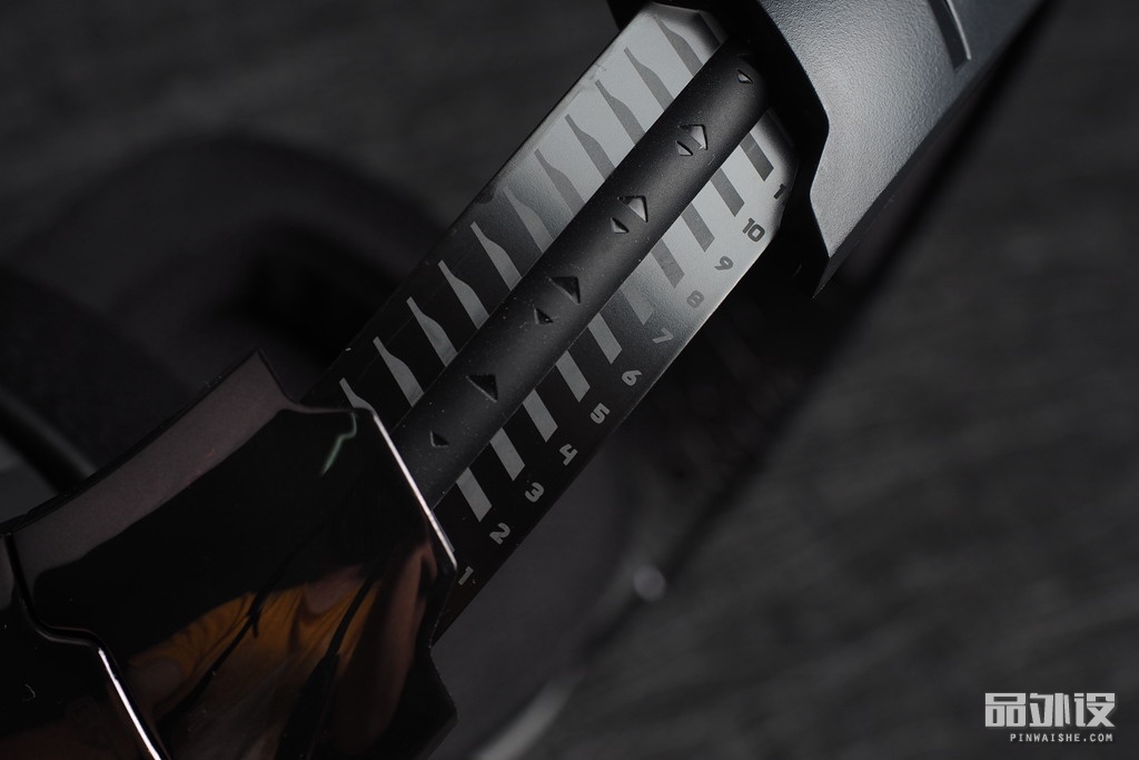 罗技g933的耳机接收器通用吗,罗技g933s耳机开机灯亮一下就灭