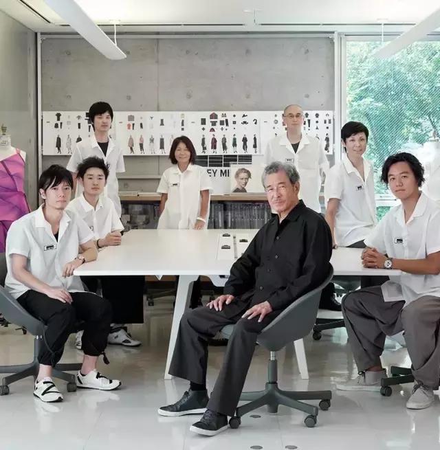 三宅一生的解构主义设计风格,三宅一生著名设计