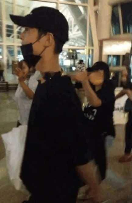 宋仲基宋慧乔搭肩同游,宋仲基宋慧乔巴厘岛甜蜜约会