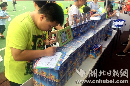 武汉中小学生足球比赛,武汉校园足球比赛视频