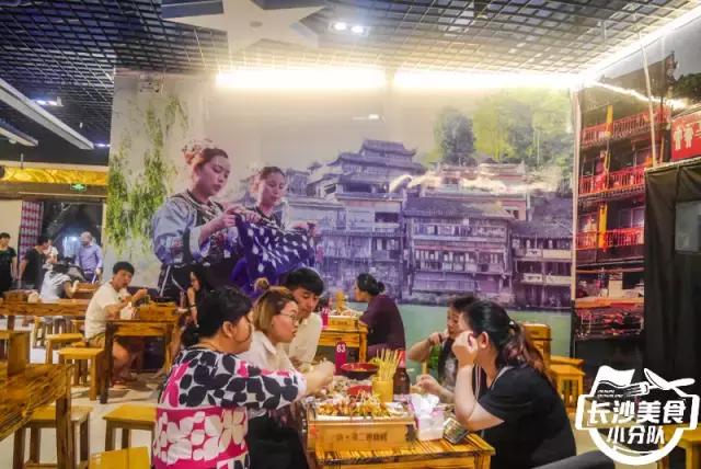这家远离热门宵夜圣地的湘西烧烤店凭什么吸引食客？